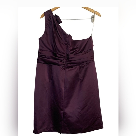 DAVIDS BRIDAL Eggplant Colored One Shoulder Side Ruched Formal.  Beautiful Color - Picture 3 of 4